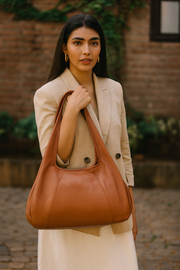 CABRINI Signature Crossbody – Everyday Elegance in Leather