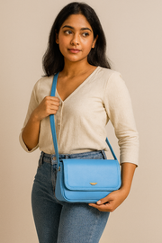 Stylish Leather Crossbody – Timeless Daily Companion