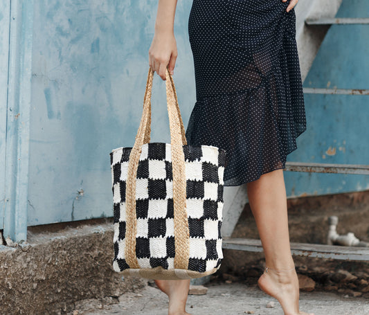 Unleash Your Inner Fashionista with these Trending Jute Tote Bags