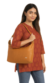 CABRINI Classic Crossbody – Minimal Chic in Leather