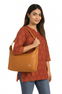 CABRINI Classic Crossbody – Minimal Chic in Leather